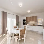 Appartement Petra S Bazenom, Rostiljem I Parkingom *