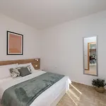 Petra S Bazenom, Rostiljem I Parkingom Appartement *