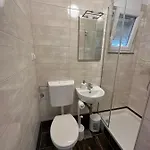 Petra S Bazenom, Rostiljem I Parkingom Appartement Zadar