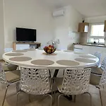 Petra S Bazenom, Rostiljem I Parkingom Appartement Zadar