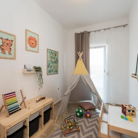 아파트 Petra S Bazenom, Rostiljem I Parkingom *