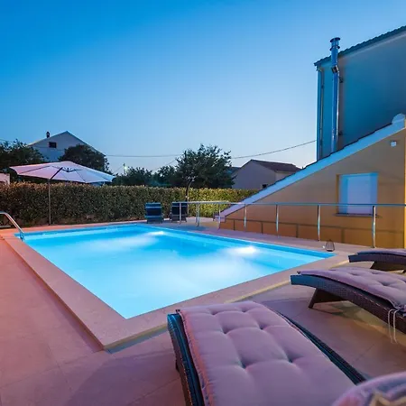 아파트 Petra S Bazenom, Rostiljem I Parkingom