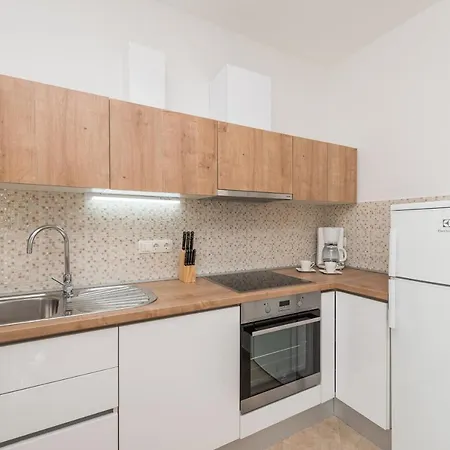 아파트 Petra S Bazenom, Rostiljem I Parkingom