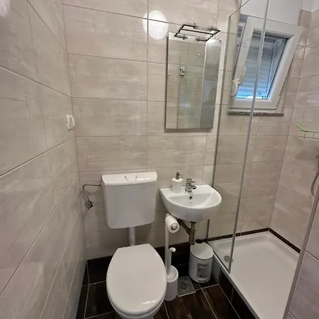 Petra S Bazenom, Rostiljem I Parkingom 아파트 자다르