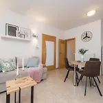 Apartman Petra S Bazenom, Rostiljem I Parkingom