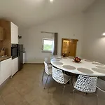 Petra S Bazenom, Rostiljem I Parkingom Apartman *