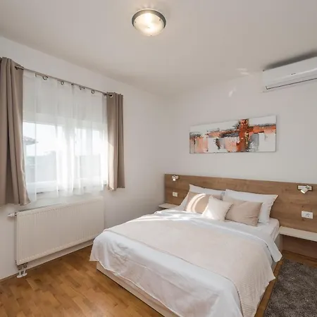 公寓 Petra S Bazenom, Rostiljem I Parkingom