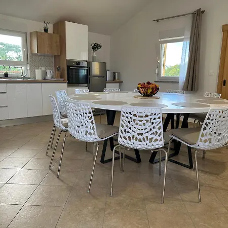 Petra S Bazenom, Rostiljem I Parkingom 公寓 扎达尔