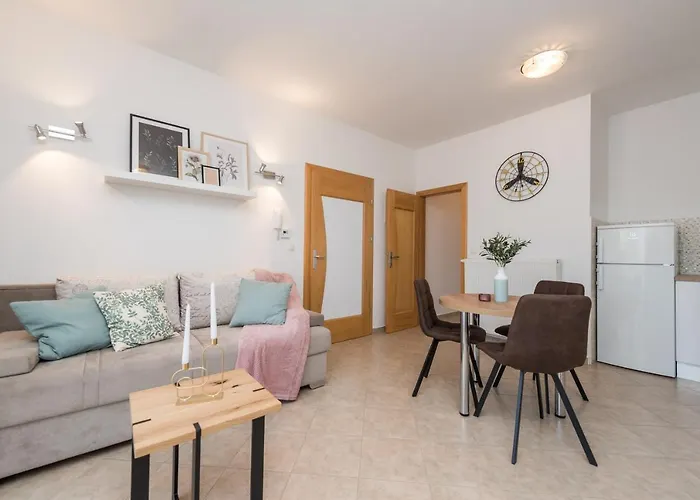 Appartement Petra S Bazenom, Rostiljem I Parkingom