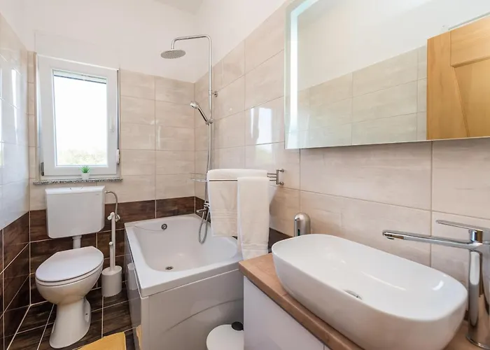 Appartement Petra S Bazenom, Rostiljem I Parkingom *