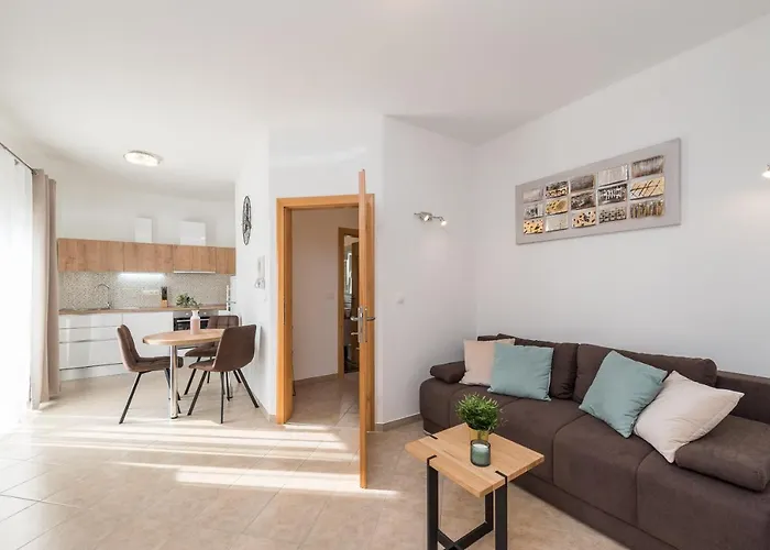 Appartement Petra S Bazenom, Rostiljem I Parkingom *