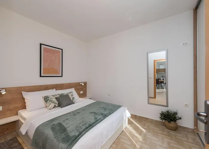 Petra S Bazenom, Rostiljem I Parkingom Appartement *