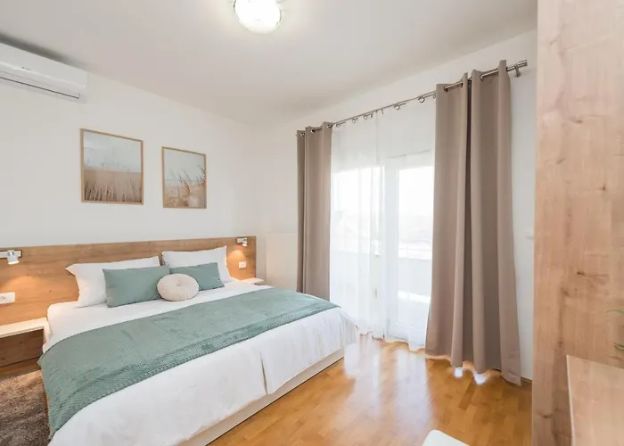 Appartement Petra S Bazenom, Rostiljem I Parkingom