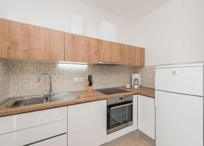 Appartement Petra S Bazenom, Rostiljem I Parkingom