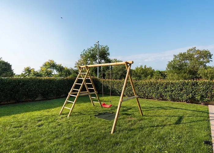 Petra S Bazenom, Rostiljem I Parkingom Zadar