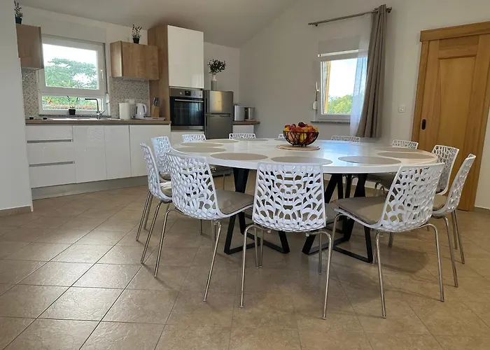 Petra S Bazenom, Rostiljem I Parkingom Appartement Zadar