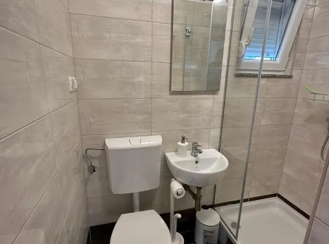 Petra S Bazenom, Rostiljem I Parkingom Appartement Zadar